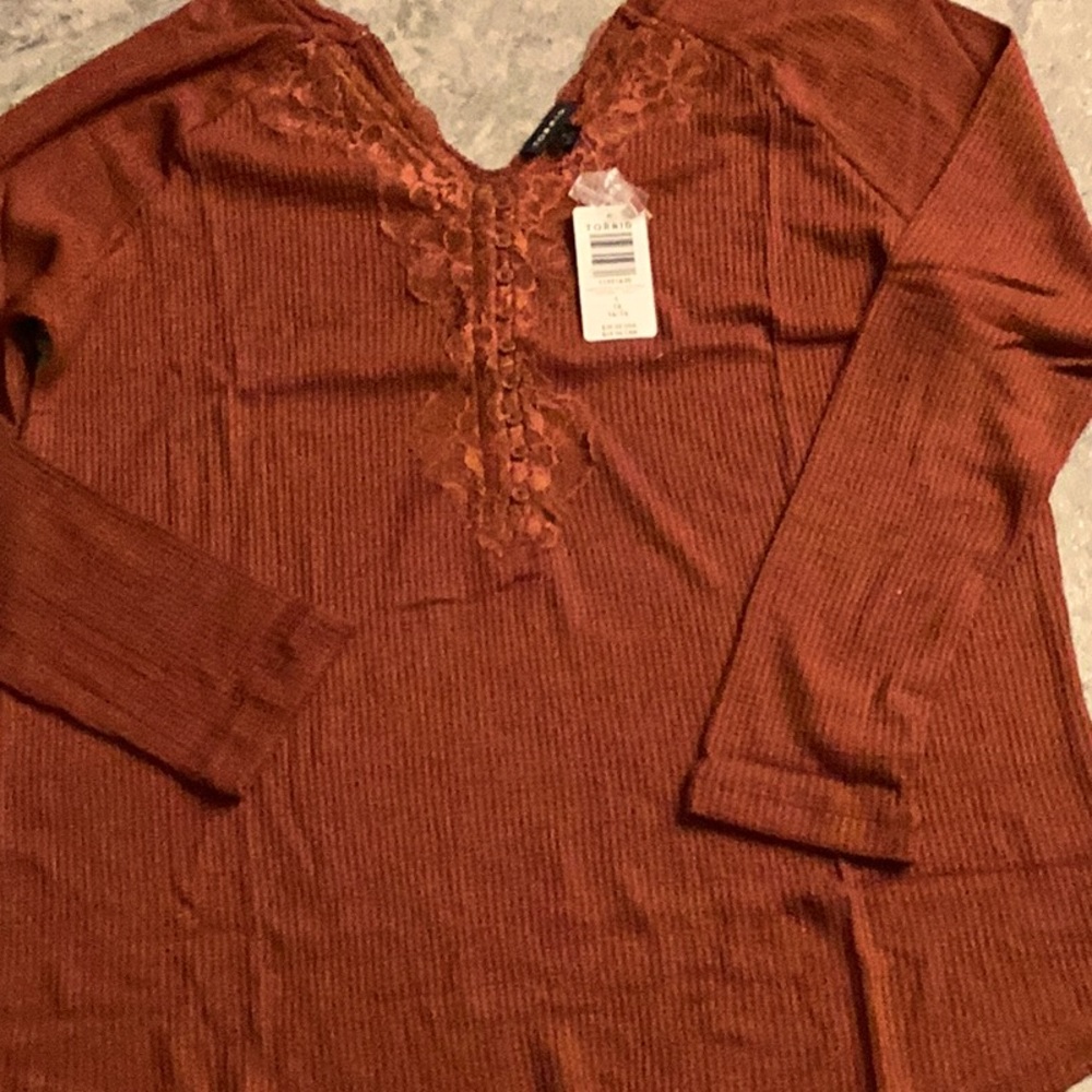 Womens Lightweight Fall Top Torrid NWT Vneck Size 1X Burn’t Brick lace trim